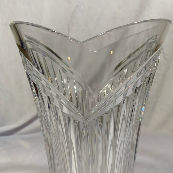 BEAUTIFUL CRYSTAL TALL VASE - Picture 7 of 7